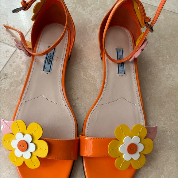 Prada Floral Flat Patent Sandals 39 - Picture 2 of 6